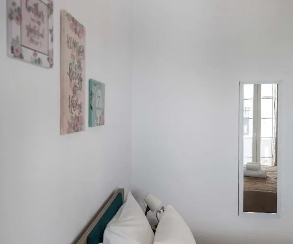 Parian Charming 3bedroom דירה