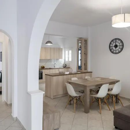 Parian Charming 3bedroom Apartament Páros